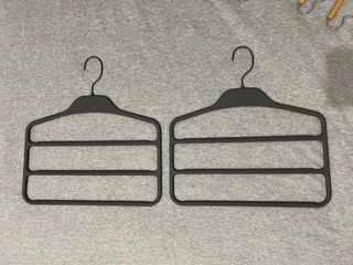 Lote de perchas variadas