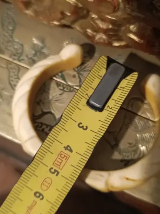 Pulsera antigua tallada