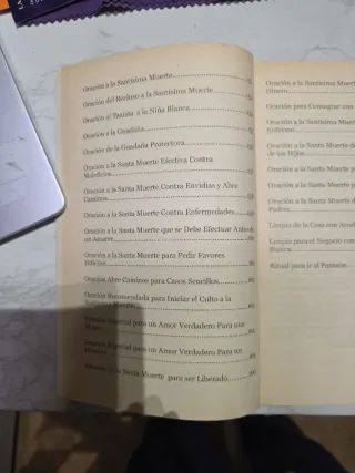 Sagrada Biblia de la santísima muerte