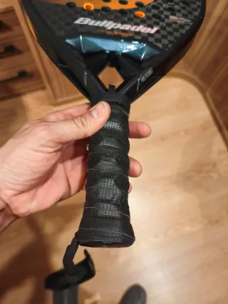 Pala Bullpadel Vertex 04 Hybrid