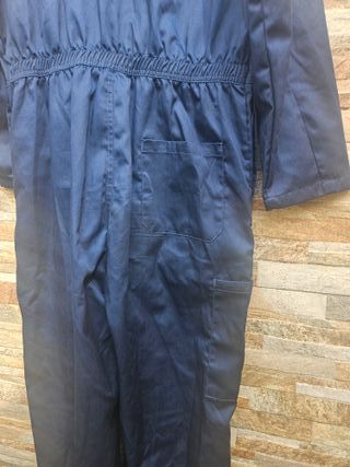 Mono azul de trabajo