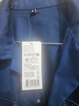 Mono azul de trabajo