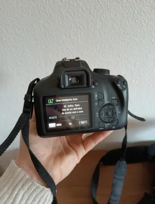 Máquina Fotográfica Canon EOS 4000D