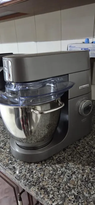 Kenwood Chef XL Titanium 1700W,6.7 litri
