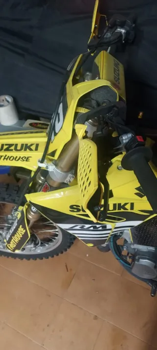 Suzuki RM 125 Motocross