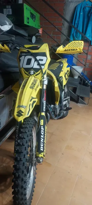 Suzuki RM 125 Motocross