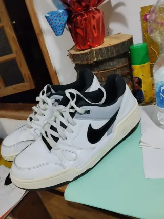 Nike Full Force Low Blancas y Negras