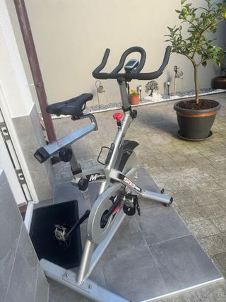 Bicicleta Estática BH Fitness Prácticamente nueva