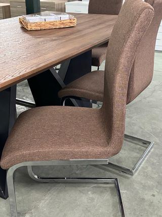 Mesa comedor y 6 sillas marrones