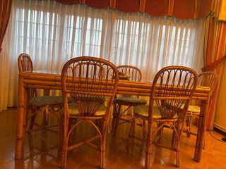 Mesa comedor bambú y cristal No se envia