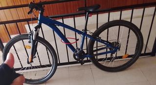 Bicicleta azul nueva
