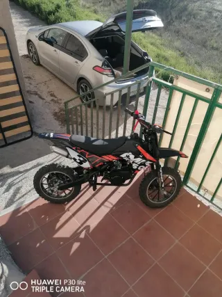 Mini moto infantil negra y roja