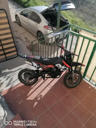 Mini moto infantil negra y roja