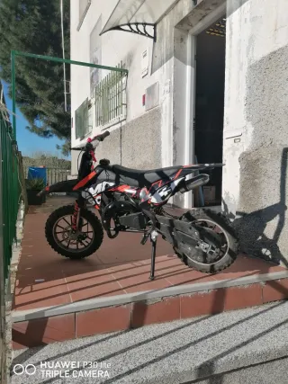 Mini moto infantil negra y roja