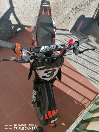 Mini moto infantil negra y roja