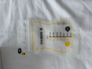 Sacaleches Medela Freestyle Hands Free+complemento