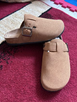 Zuecos mujer beige/marrón hebilla