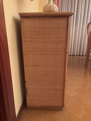 Aparador de bambú y mimbreNo envio