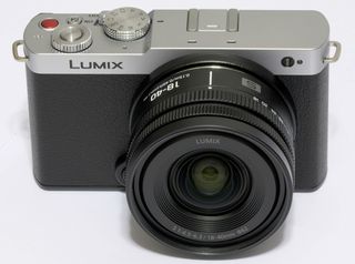 Lumix S9 + S 18-40mm + Grip SmallRig + 2 Baterías