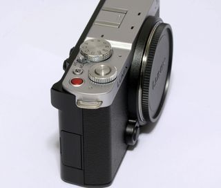 Lumix S9 + S 18-40mm + Grip SmallRig + 2 Baterías