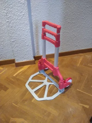 Carretilla de transporte plegable y ligera.