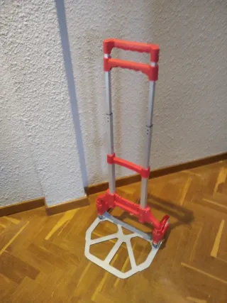 Carretilla de transporte plegable y ligera.