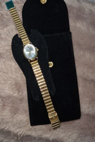 Reloj Elegante de Acero Inoxidable Dorado