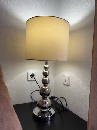 Lámpara de mesa moderna