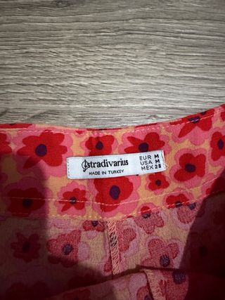 Falda-pantalón floral Stradivarius