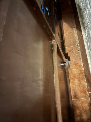 Puerta hierro 2.05x1.05 con cerradura