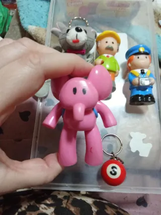 Lote 5 Juguetes: Peluche, Figuras y Llavero