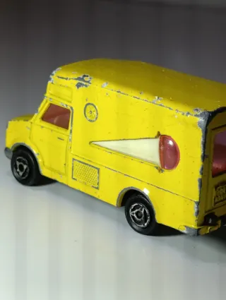 FURGONETA DE LOS HELADOS AÑOS 90 1/64 MAJORETTE