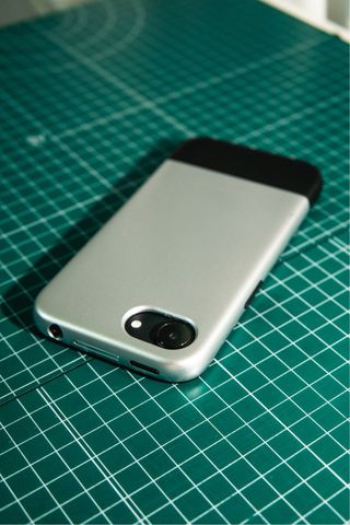 iPhone 16e 256GB + 3 fundas + Cargador 20W regalo