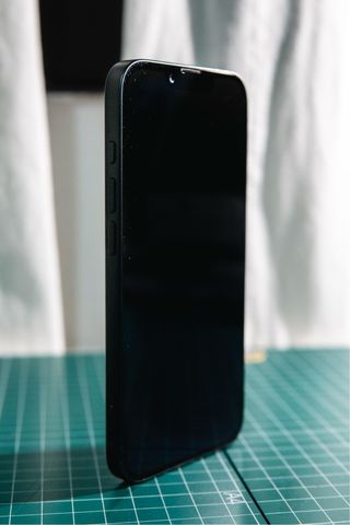 iPhone 16e 256GB + 3 fundas + Cargador 20W regalo