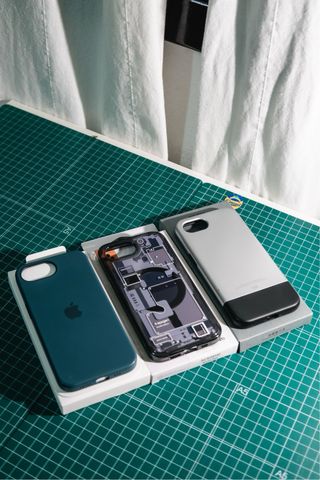 iPhone 16e 256GB + 3 fundas + Cargador 20W regalo