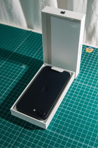 iPhone 16e 256GB + Cargador 20W regalo