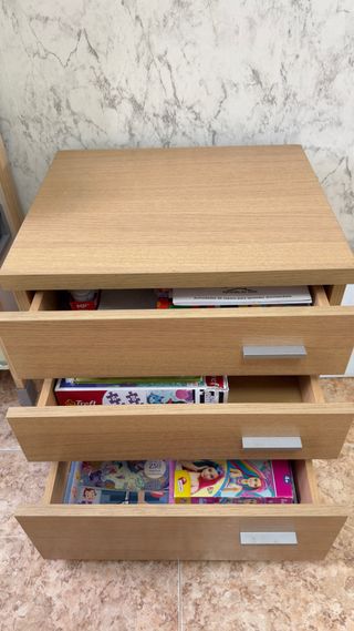 Cajonera de madera con 3 cajones