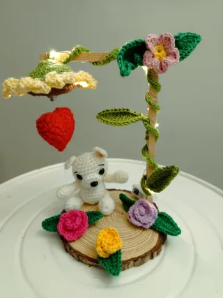 Osito de peluche con corazón y flor