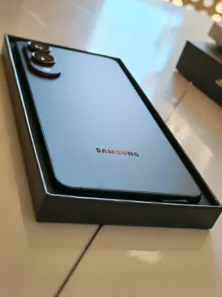 Samsung S25 Edge 256GB Nero nuovo più accessori