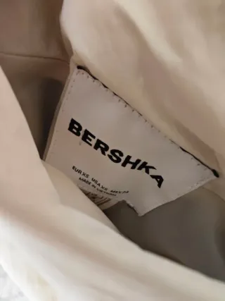 Chaleco acolchado reversible Bershka beige