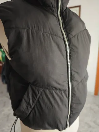 Chaleco acolchado reversible Bershka beige