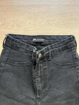 Pantalones vaqueros Zara negros talla XS