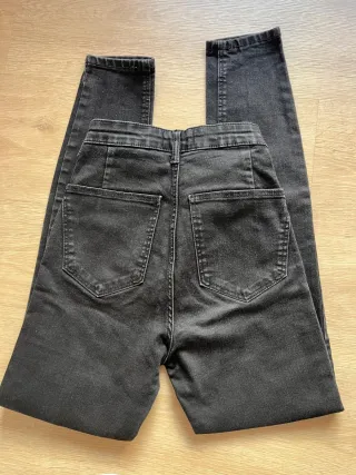 Pantalones vaqueros Zara negros talla XS