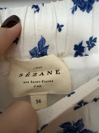 Falda midi Sezane flores azules