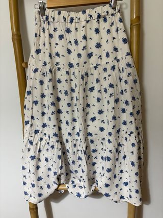 Falda midi Sezane flores azules