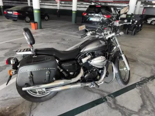 Vendo/cambio Honda VT750S Negra