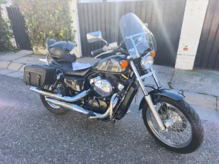 Vendo/cambio Honda VT750S Negra