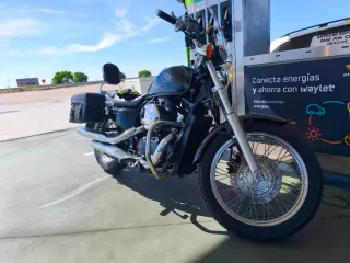 Vendo/cambio Honda VT750S Negra