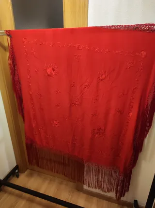Manton de Manila Rojo Bordado