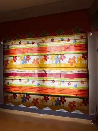 Estantería con peluches